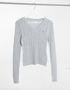 Серый джемперс v-образным вырезом и узором «косичка» Hollister