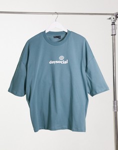 Темно-зеленая футболка в стиле oversize с принтом на груди ASOS Daysocial-Зеленый