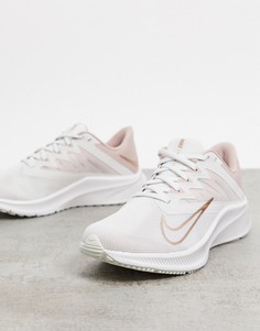 Светлые кроссовки Nike Running Quest 3-Белый