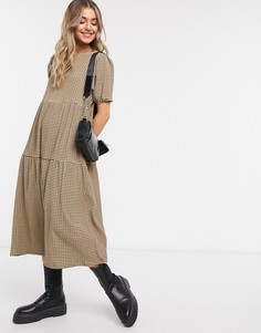 Бежевое ярусное свободное платье миди в черную клетку ASOS DESIGN-Коричневый