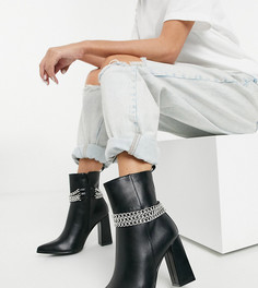 Черные полусапожки для широкой стопы на блочном каблуке с заостренным носком и цепочкой Truffle Collection-Черный