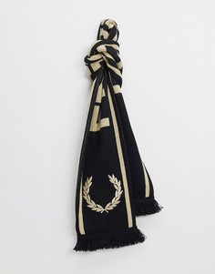 Черный шарф с фирменным логотипом Fred Perry