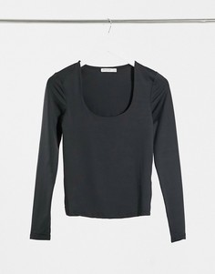 Черный топ с овальной горловиной Stradivarius