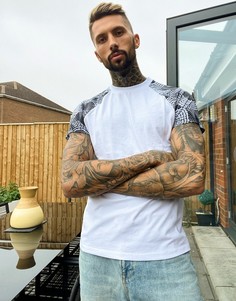 Белая футболка с рукавами реглан с контрастным принтом ASOS DESIGN-Белый