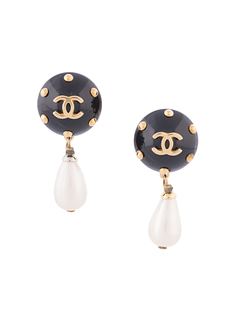 Chanel Pre-Owned серьги 1996-го года с жемчугом и логотипом CC