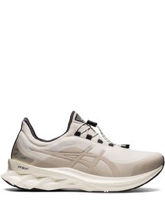 ASICS кроссовки Novablast