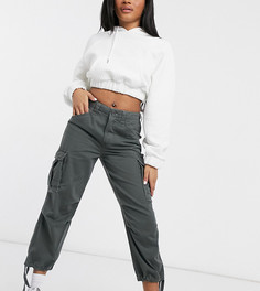 Брюки-карго цвета хаки с карманами в стиле милитари ASOS DESIGN Petite-Зеленый