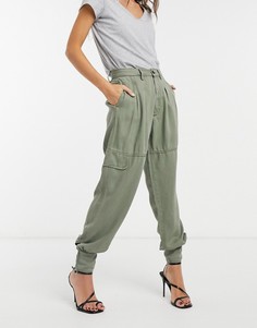 Зеленые брюки в стиле милитари AllSaints Paxton-Зеленый