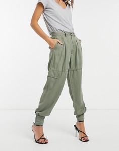 Зеленые брюки в стиле милитари AllSaints Paxton-Зеленый