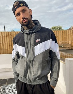 Серая куртка Nike Heritage Essentials-Серый