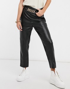 Черные брюки из искусственной кожи с ремнем River Island-Черный