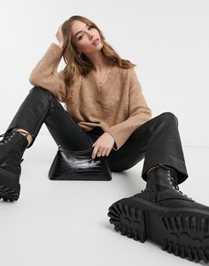 Бежевый oversized-джемпер с V-образным вырезом ASOS DESIGN-Светло-бежевый