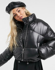 Черный пуховик Bershka из глянцевой ткани
