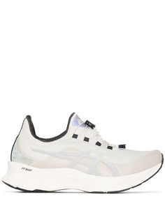 ASICS кроссовки Novablast