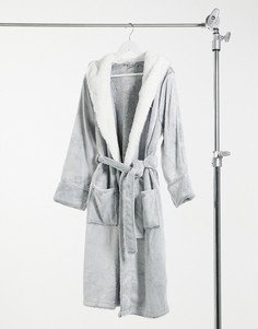 Светло-серый мягкий и пушистый халат New Look
