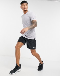 Серая футболка с логотипом на груди adidas Training-Зеленый