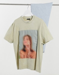 Свободная футболка с размытым атласным принтом ASOS DESIGN-Серый