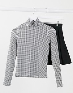 Черный лонгслив в клетку из органического хлопка Monki Vanja