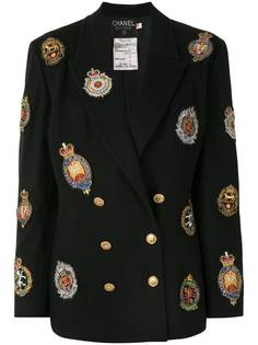 Chanel Pre-Owned двубортный блейзер Coat of Arms с аппликацией