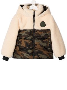 Moncler Kids пуховик с камуфляжными вставками