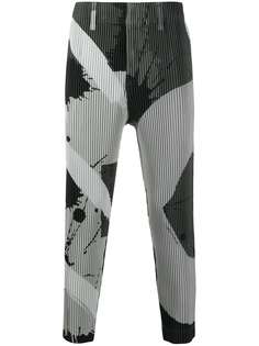 Homme Plissé Issey Miyake abstract-print pleated trousers