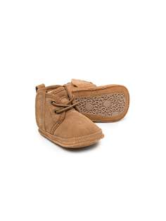 UGG Kids утепленные пинетки на шнуровке