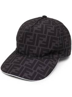 Fendi шапка бини крупной вязки с логотипом