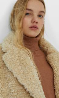Stradivarius Пальто Из Искусственной Овчины Женская Коллекция Цвет Небеленого Полотна Xs