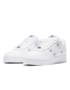 Белые кроссовки с металлическим логотипом Nike Air Force 1 07-Белый
