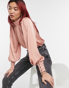 Розовая атласная блузка со сборками и высоким воротом River Island-Розовый