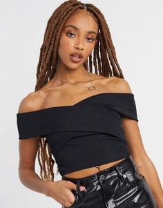 Черный кроп-топ с открытыми плечами и имитацией запаха In The Style x Shaughna