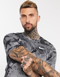 Серая футболка с камуфляжным принтом Nike Training-Серый