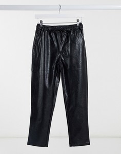 Зауженные брюки из черной искусственной кожи ASOS DESIGN-Черный