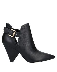 Полусапоги и высокие ботинки Guess