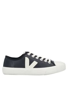 Низкие кеды и кроссовки Veja