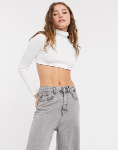 Укороченная футболка в рубчик с высоким воротом с отворотом цвета экрю Bershka-Кремовый