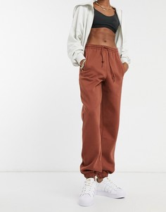Коричневые oversized-джоггеры с манжетами adidas Originals "Cozy Comfort"-Коричневый