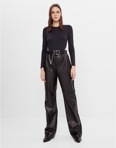 Черные широкие брюки из искусственной кожи Bershka-Черный