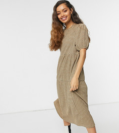 Свободное ярусное платье миди в бежево-черную клетку ASOS DESIGN Petite-Коричневый