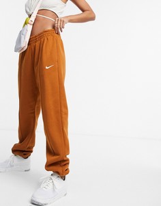 Желтовато-коричневые oversized-джоггеры с небольшим логотипом-галочкой Nike-Коричневый