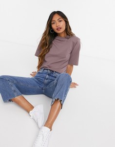 Коричневая футболка с подплечниками ASOS DESIGN-Коричневый
