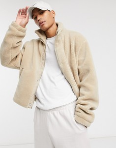 Светло-бежевая укороченная куртка из искусственного меха ASOS DESIGN-Бежевый