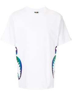 A BATHING APE® футболка Rainbow Side Shark с короткими рукавами