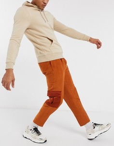 Рыжие зауженные строгие брюки из искусственной замши с карманом карго из ткани под атлас ASOS DESIGN-Светло-коричневый