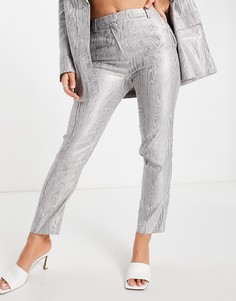 Муаровые брюки с эффектом металлик ASOS DESIGN-Серебристый