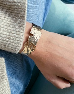 Золотистый браслет-кафф с эффектом ковки ASOS DESIGN