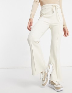 Кремовые брюки клеш с защипами ASOS DESIGN-Бежевый