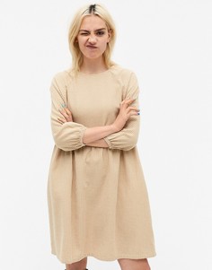 Свободное хлопковое платье мини бежевого цвета с принтом в клетку Monki Sol-Бежевый