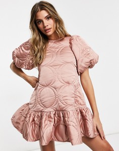Розовое стеганое атласное платье мини с присборенной юбкой и объемными рукавами ASOS DESIGN Premium-Розовый