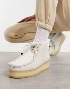 Белые ботильоны на низкой танкетке Clarks Originals Wallabee-Белый